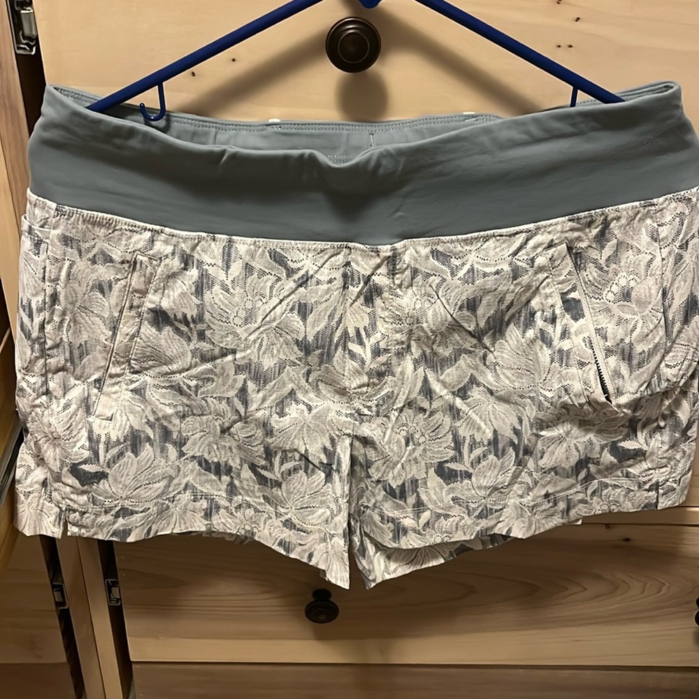 Athleta Trekkie North Short, Mint/Ivory Lace, 10